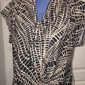 Eci New York Creme & Black Patterned Blouse
